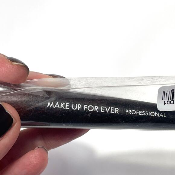 MAKE UP FOR EVER NWT Highlighter Powder Artisan Brush Medium 152 - Picture 4 of 6